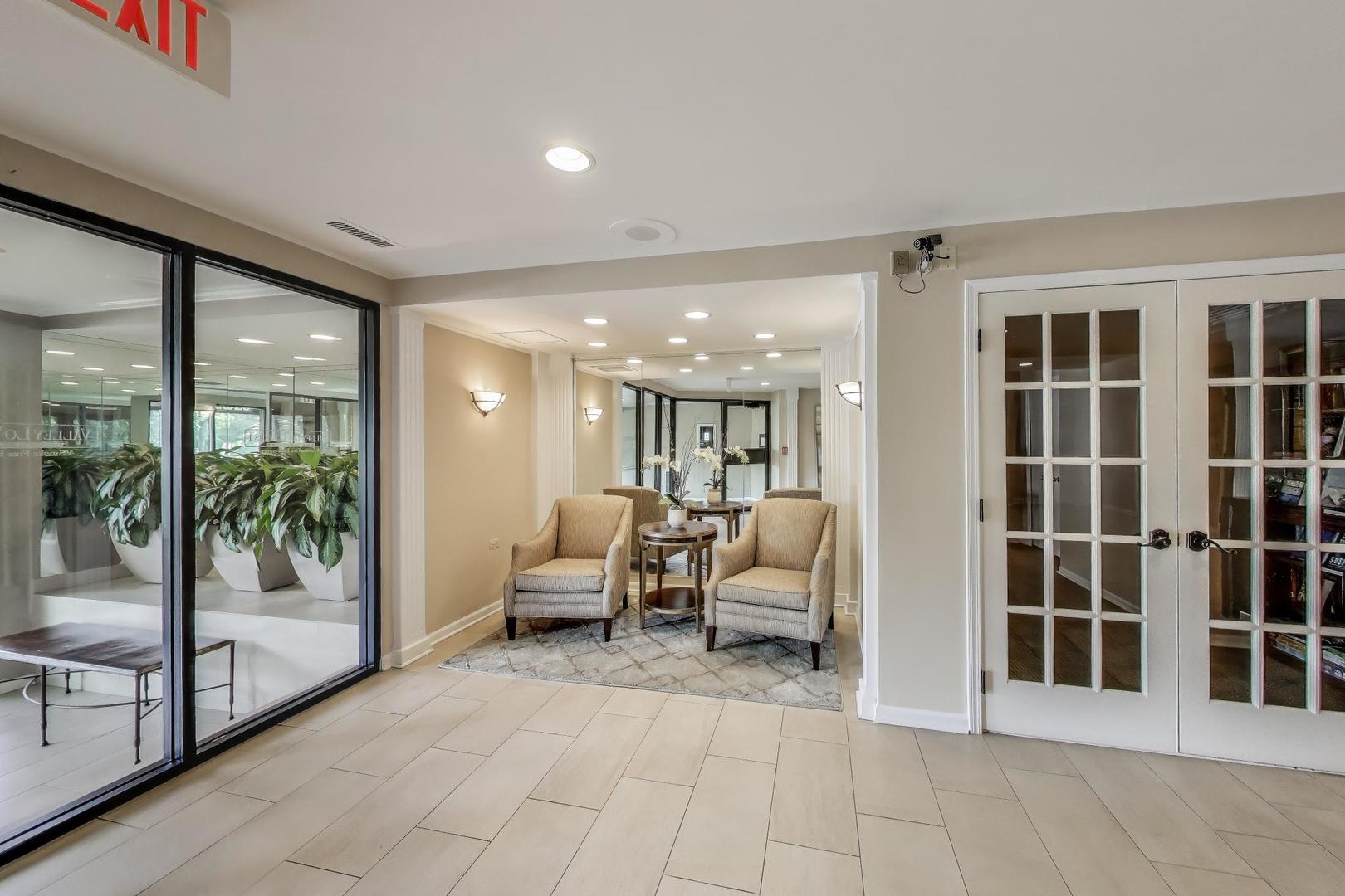 2020 Chestnut Avenue, Glenview, IL 60025