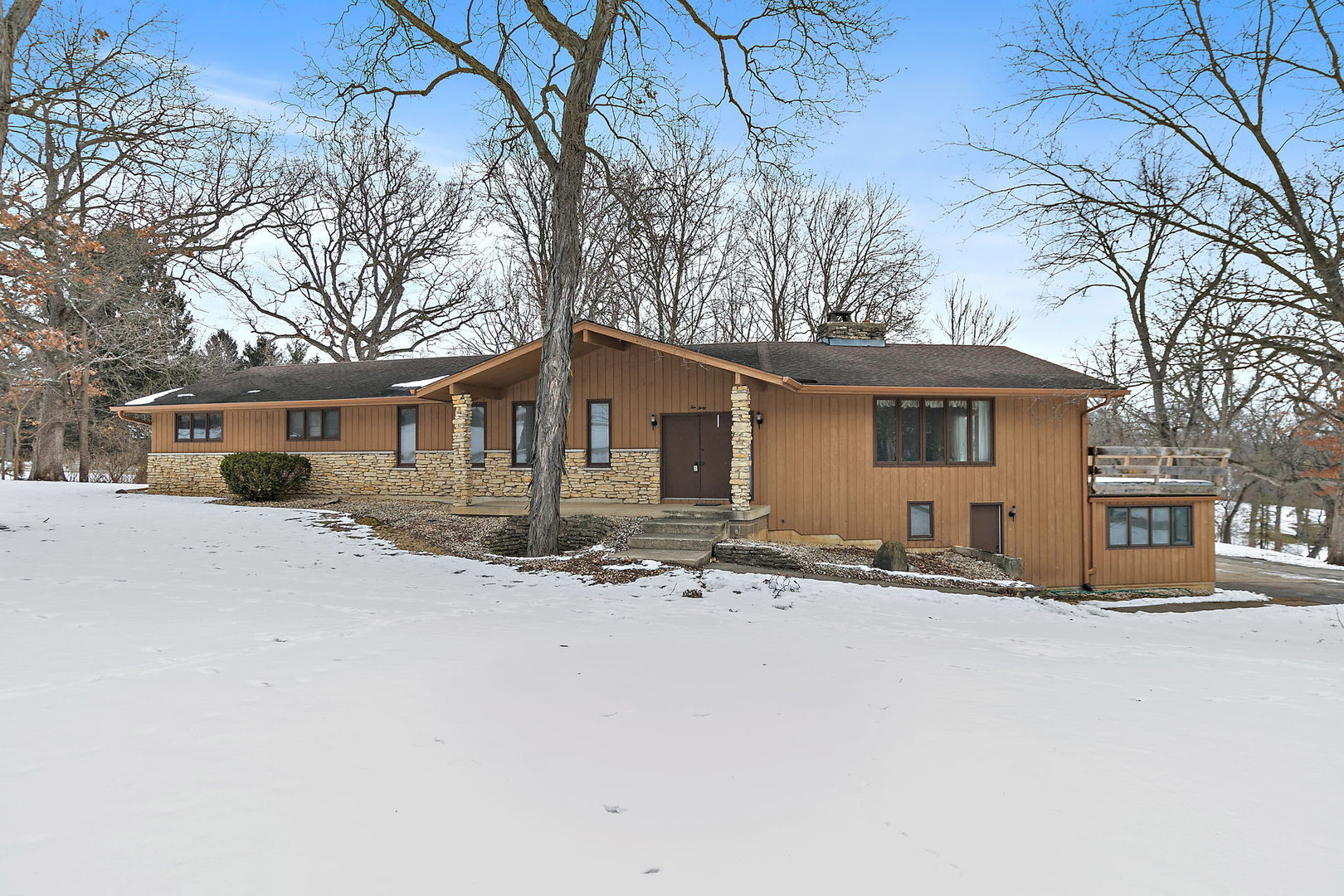 1040 Beau Brummel Court, Sleepy Hollow, IL 60118