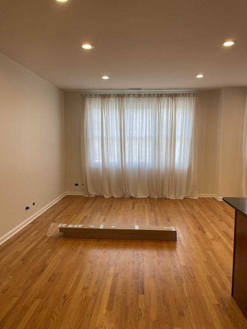 4165 Ellis Avenue, Chicago, IL 60653