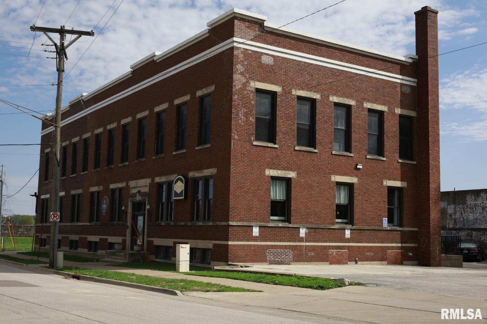 735 FEDERAL Street, Davenport, IA 52803