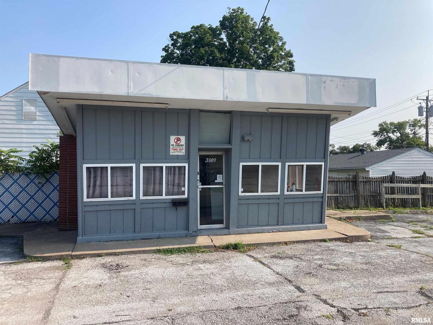 3909 4TH Avenue, Moline, IL 61265