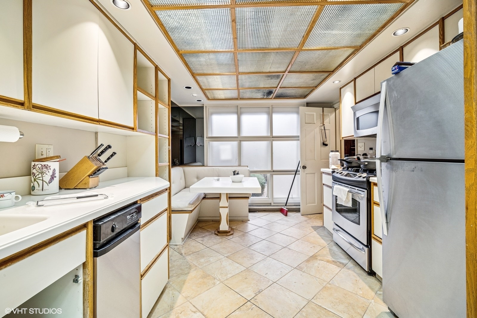 1864 Mission Hills Lane, Northbrook, IL 60062