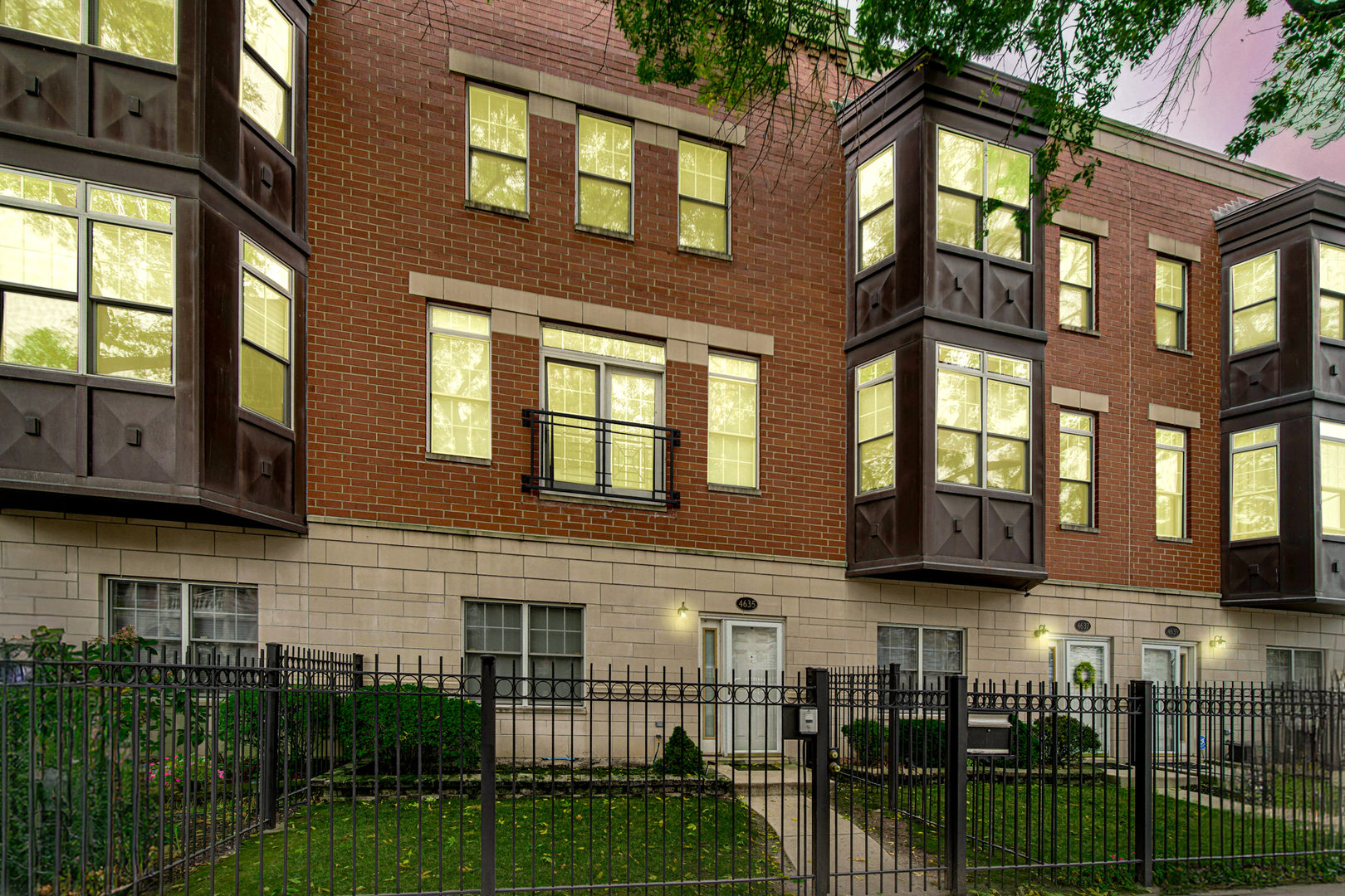 4635 Greenwood Avenue, Chicago, IL 60653