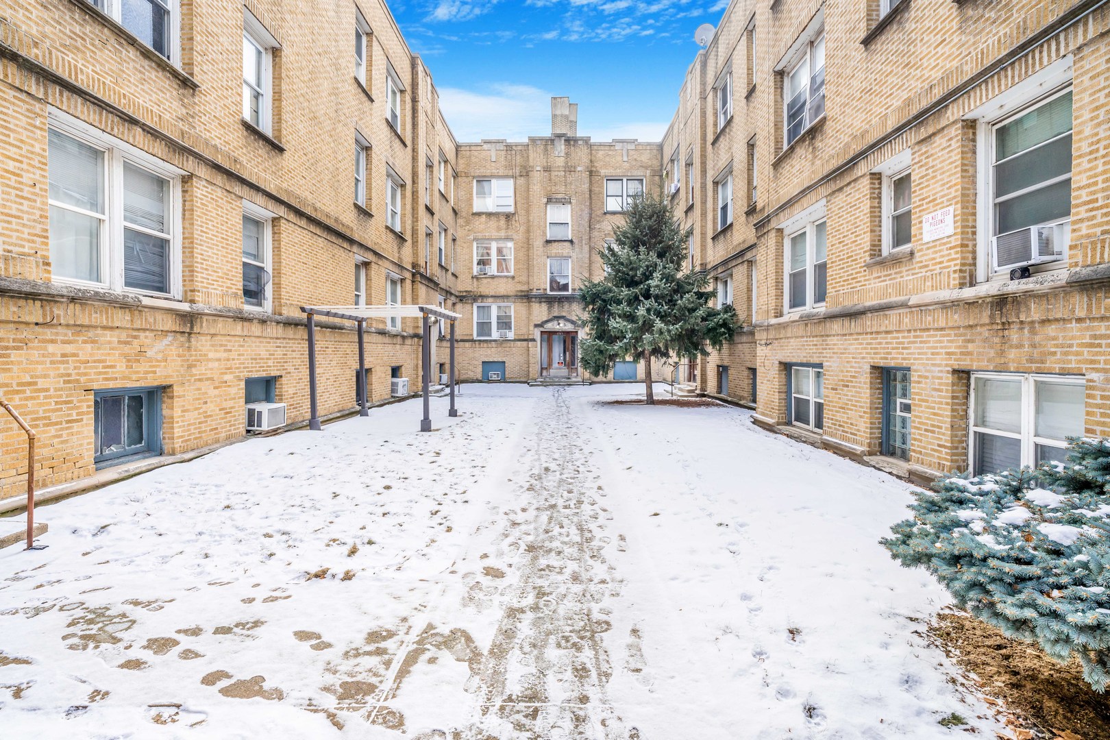 1707 Wallen Avenue, Chicago, IL 60626