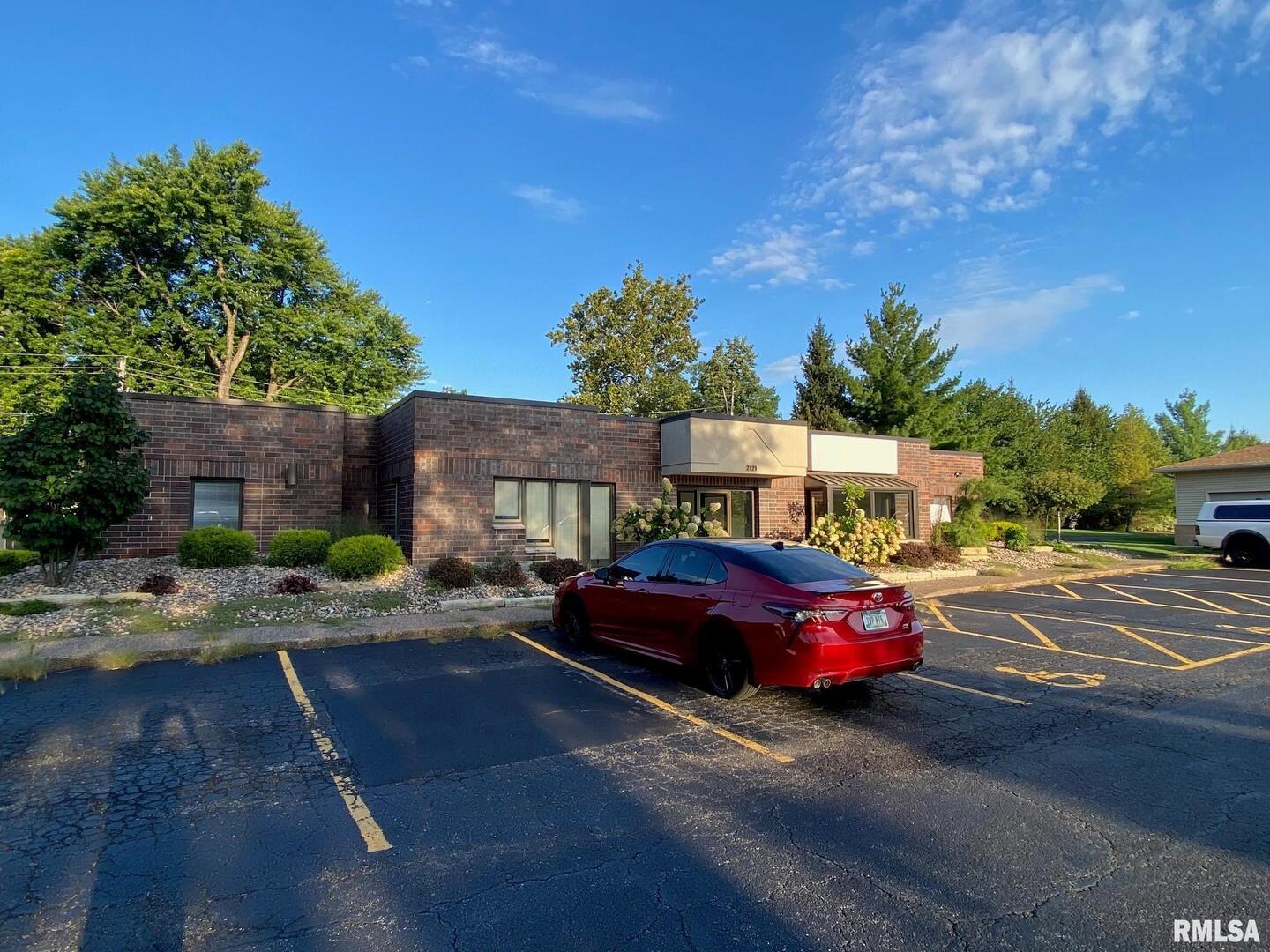 2121 1ST Street, Moline, IL 61265