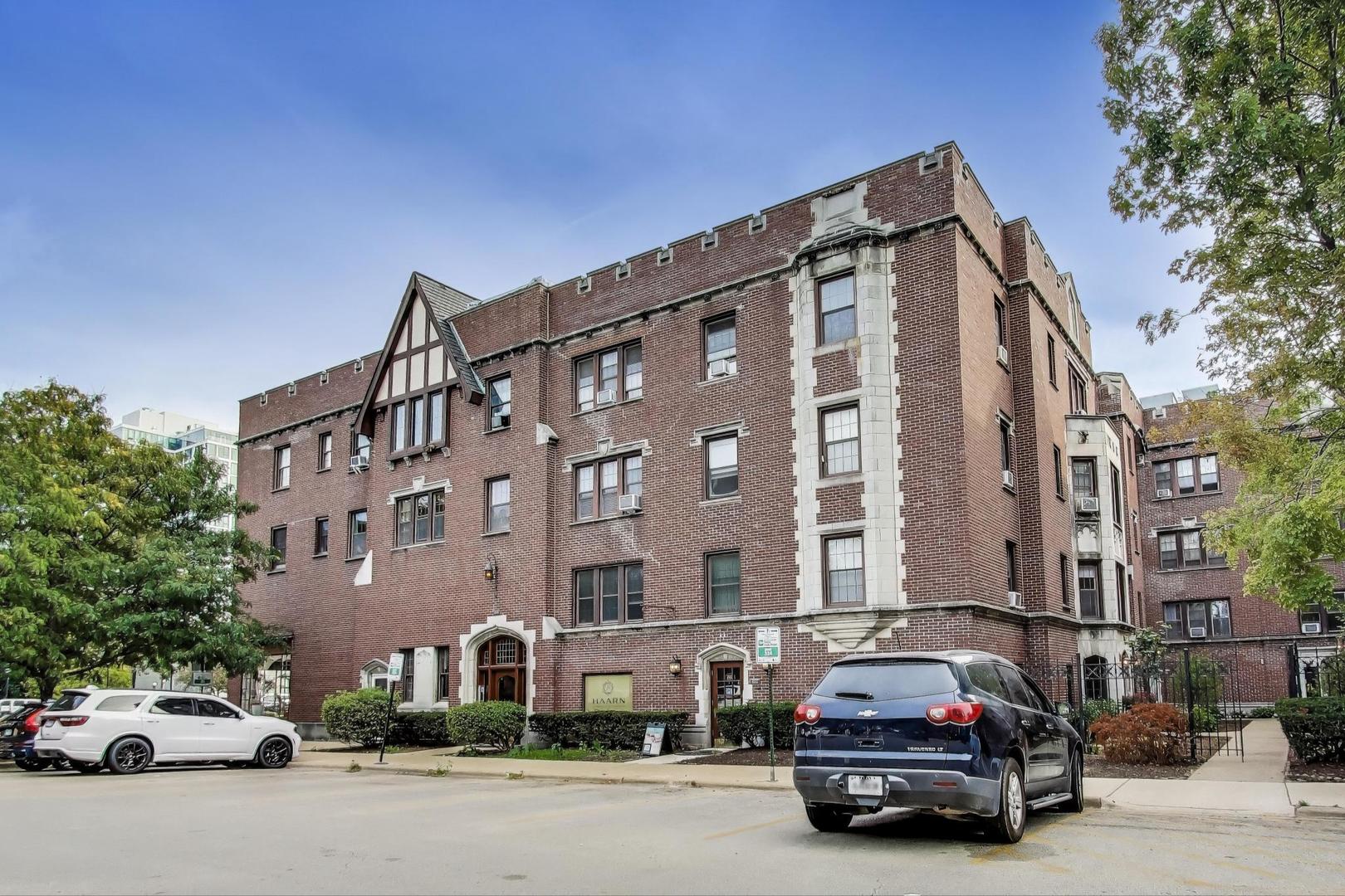 1103 Holley Court, Oak Park, IL 60301