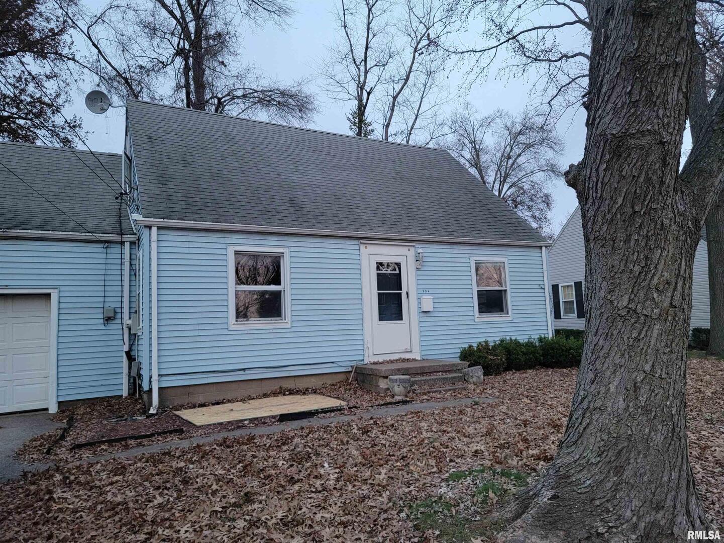 904 Linden St Street, Carbondale, IL 62901