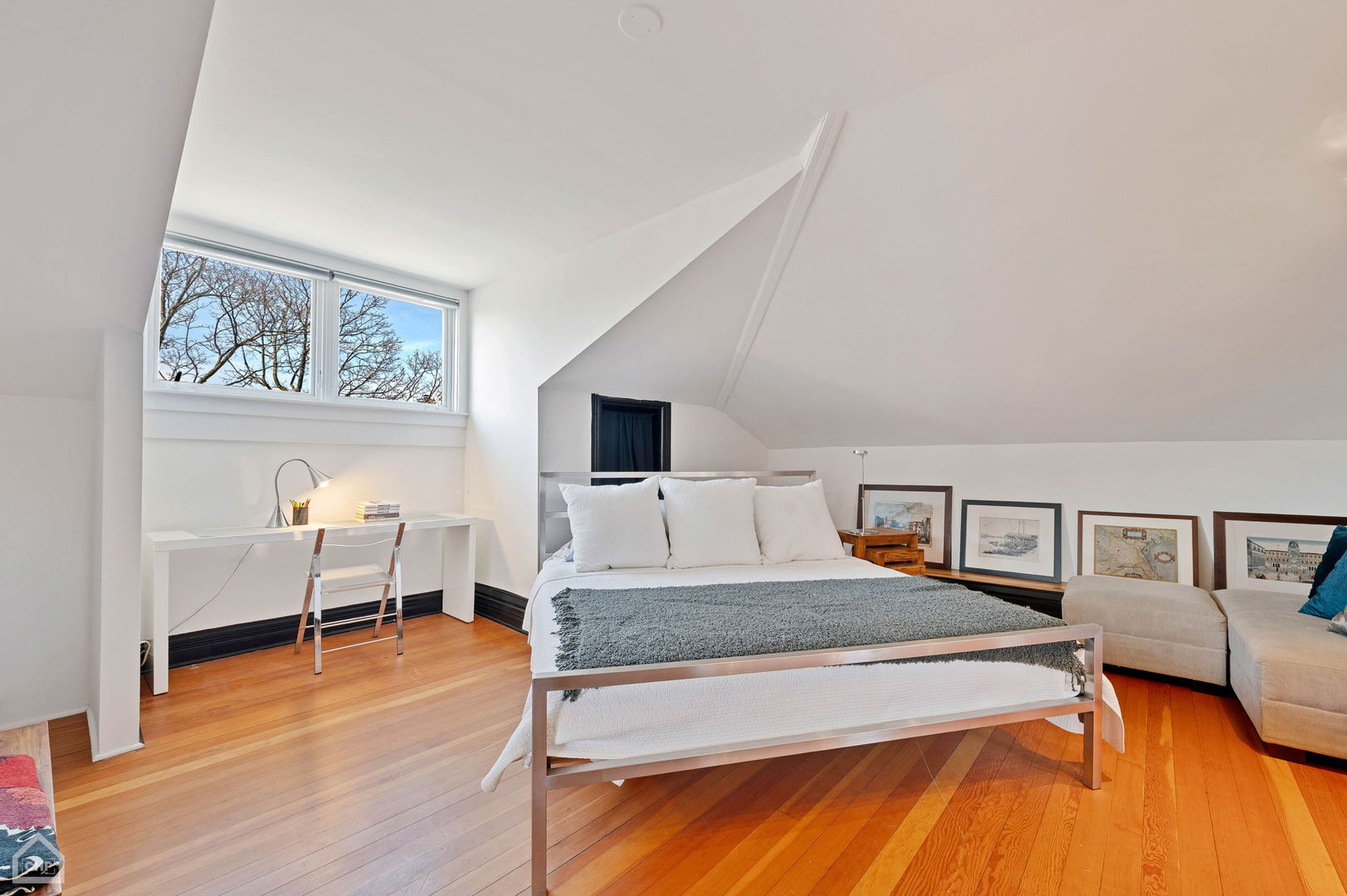 5704 Dorchester Avenue, Chicago, IL 60637