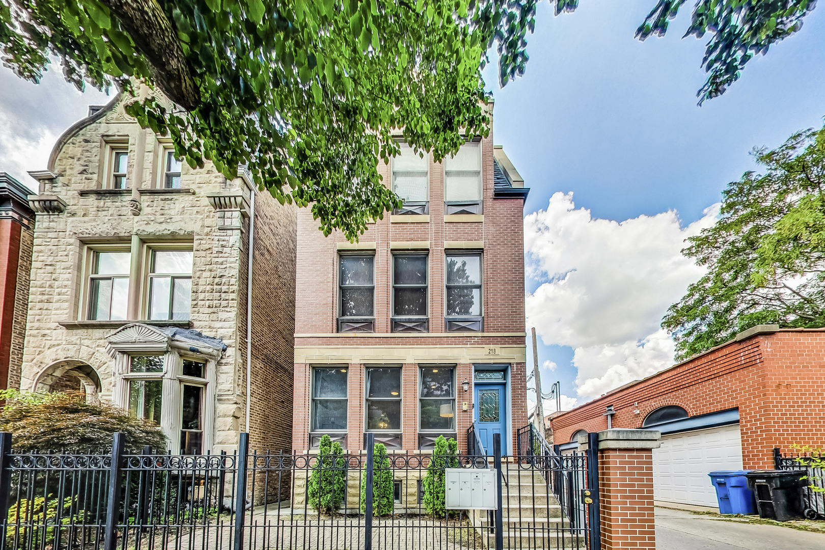 218 LAFLIN Street, Chicago, IL 60607