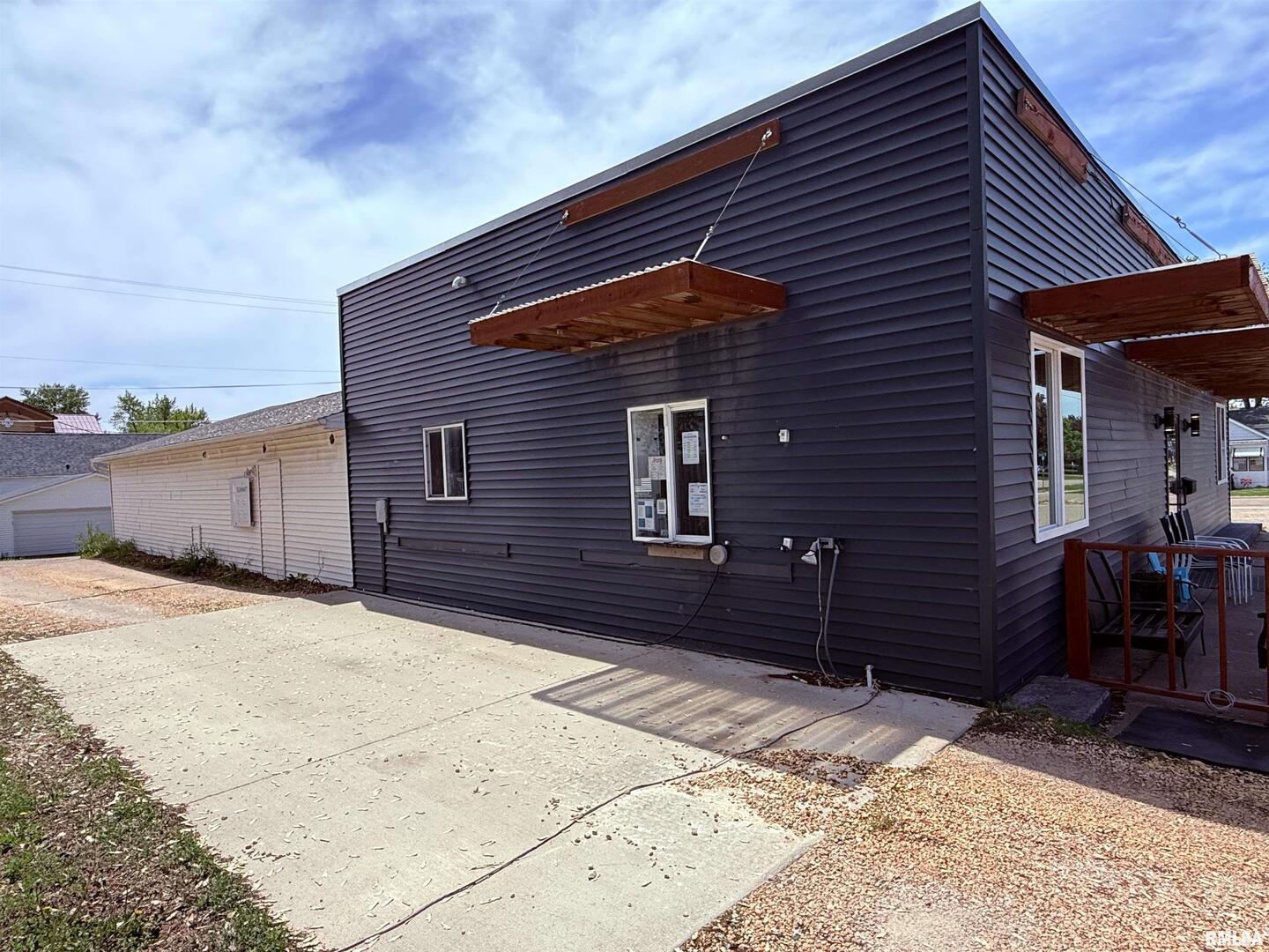 719 11TH Street, Dewitt, IA 52742