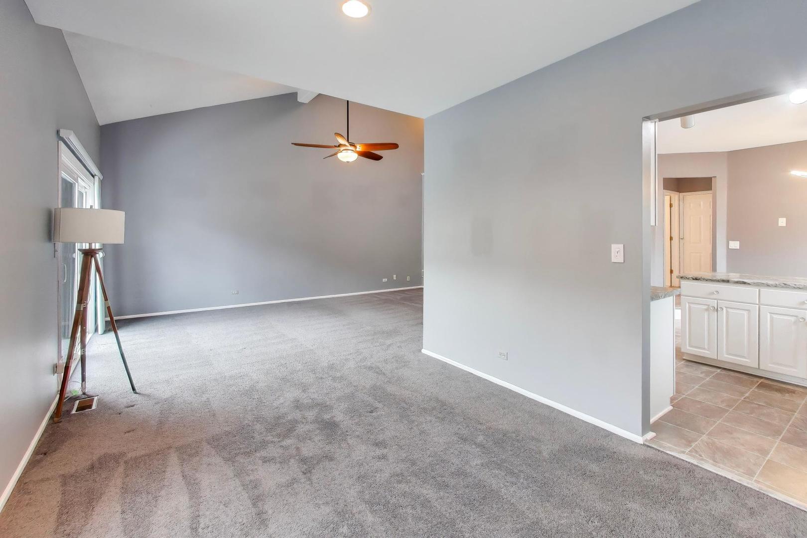 1096 PINE TREE Circle, Buffalo Grove, IL 60089