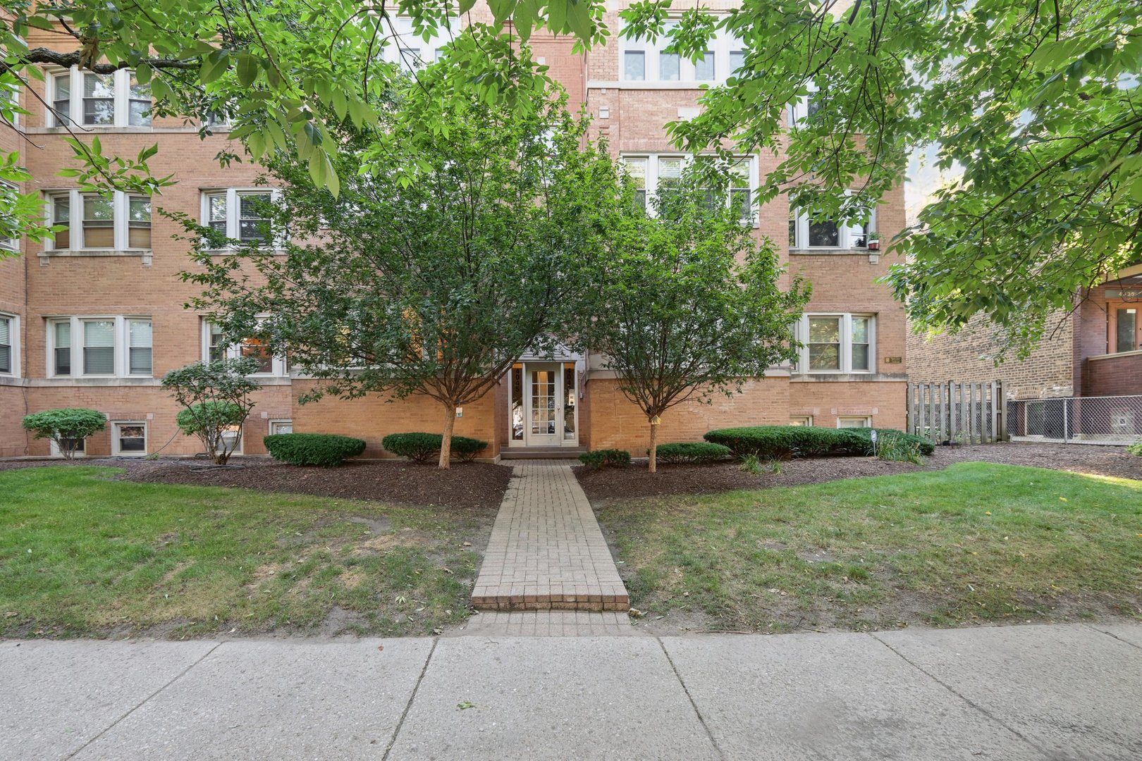 4045 Southport Avenue, Chicago, IL 60613