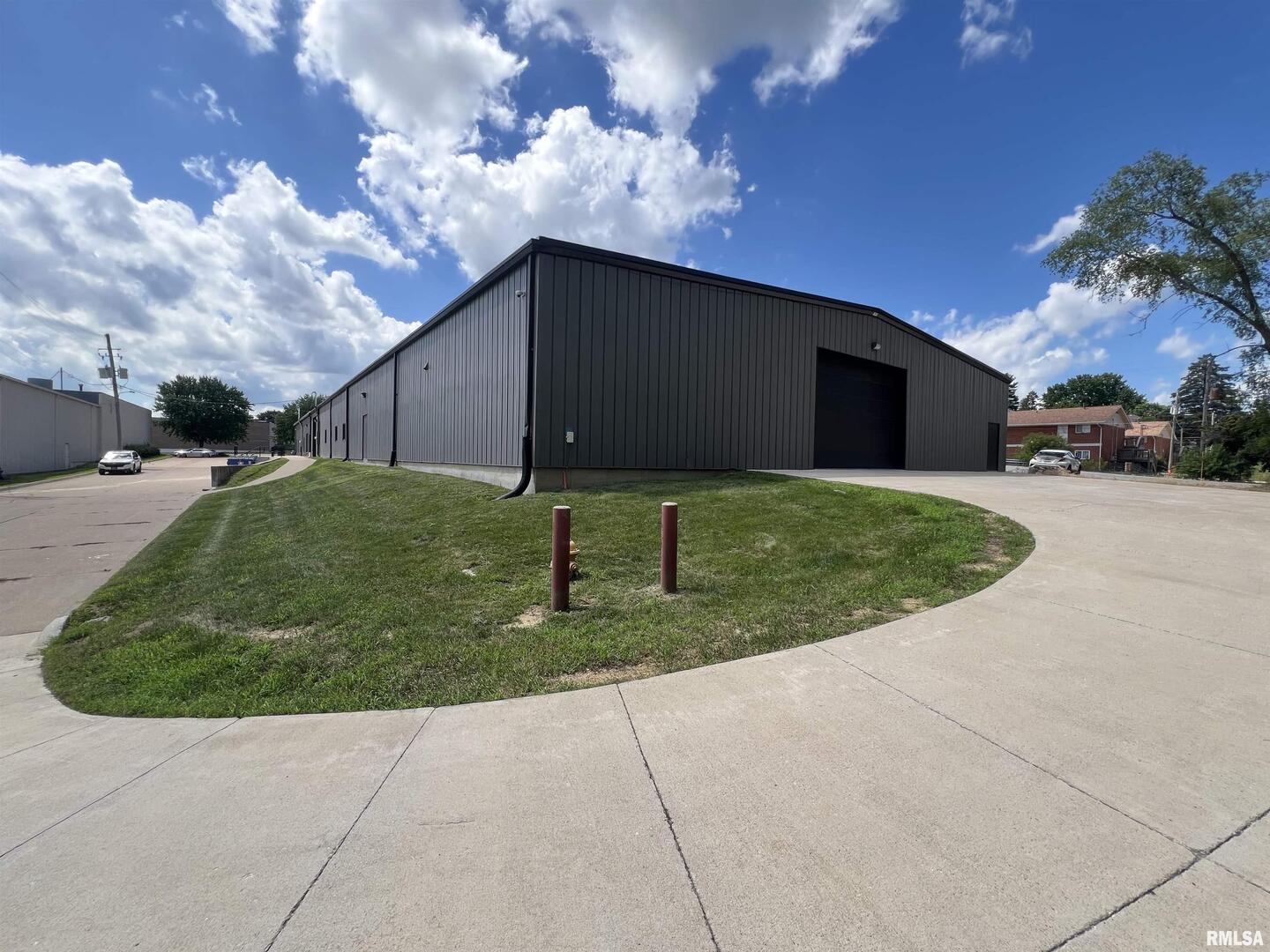 3805 MISSISSIPPI Avenue, Davenport, IA 52807