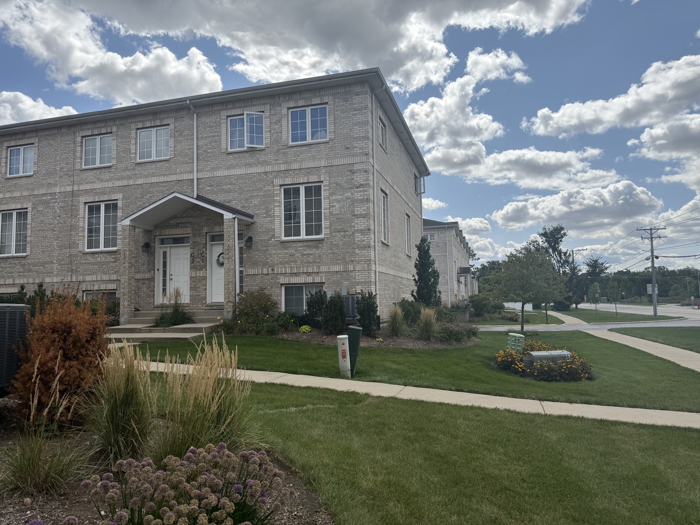 183 EAST RIVER Road, Des Plaines, IL 60016