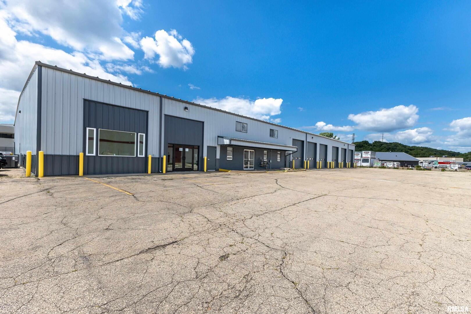 1190 ROOSEVELT Street, Dubuque, IA 52001