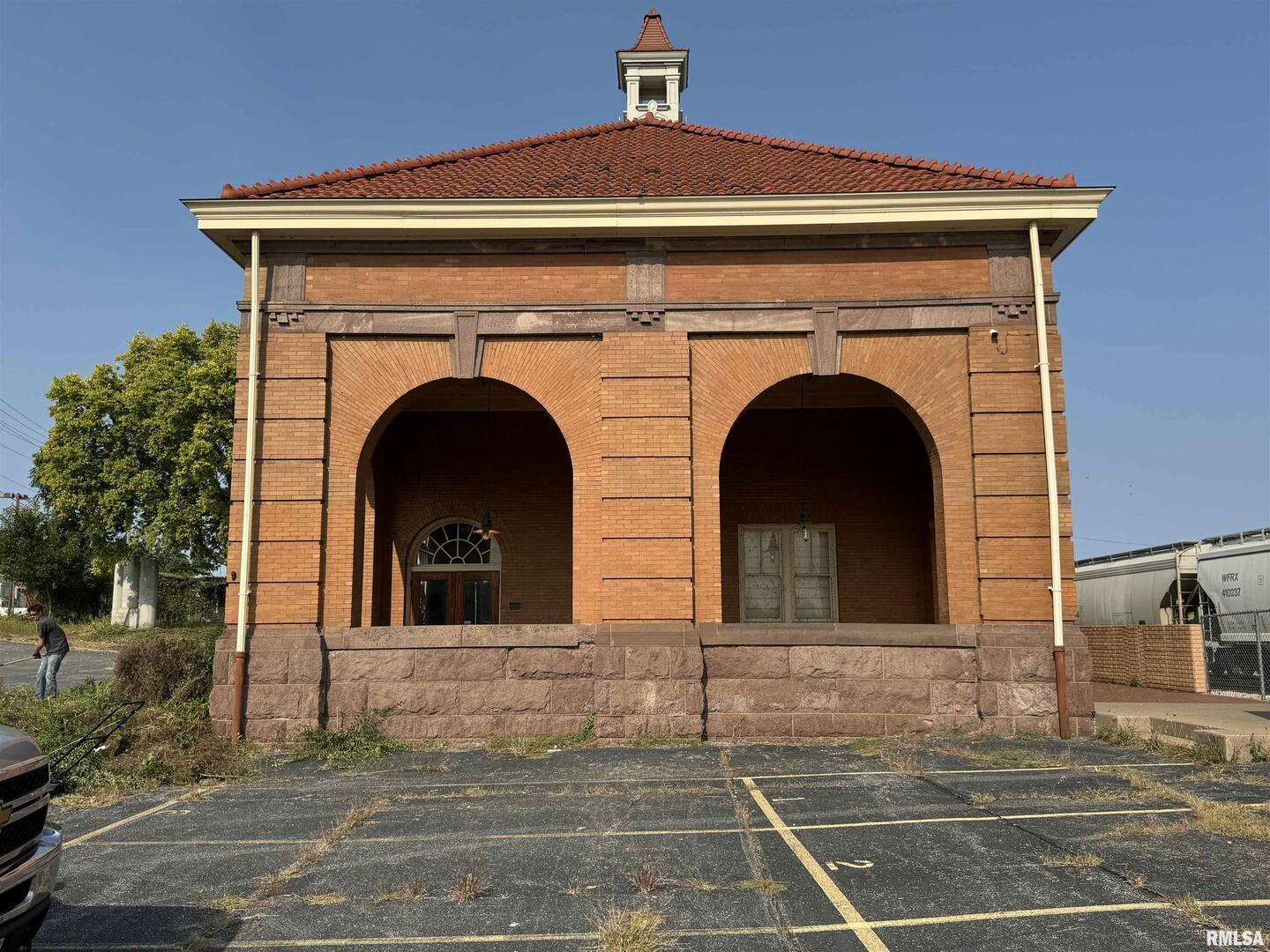 3031 5TH Avenue, Rock Island, IL 61201