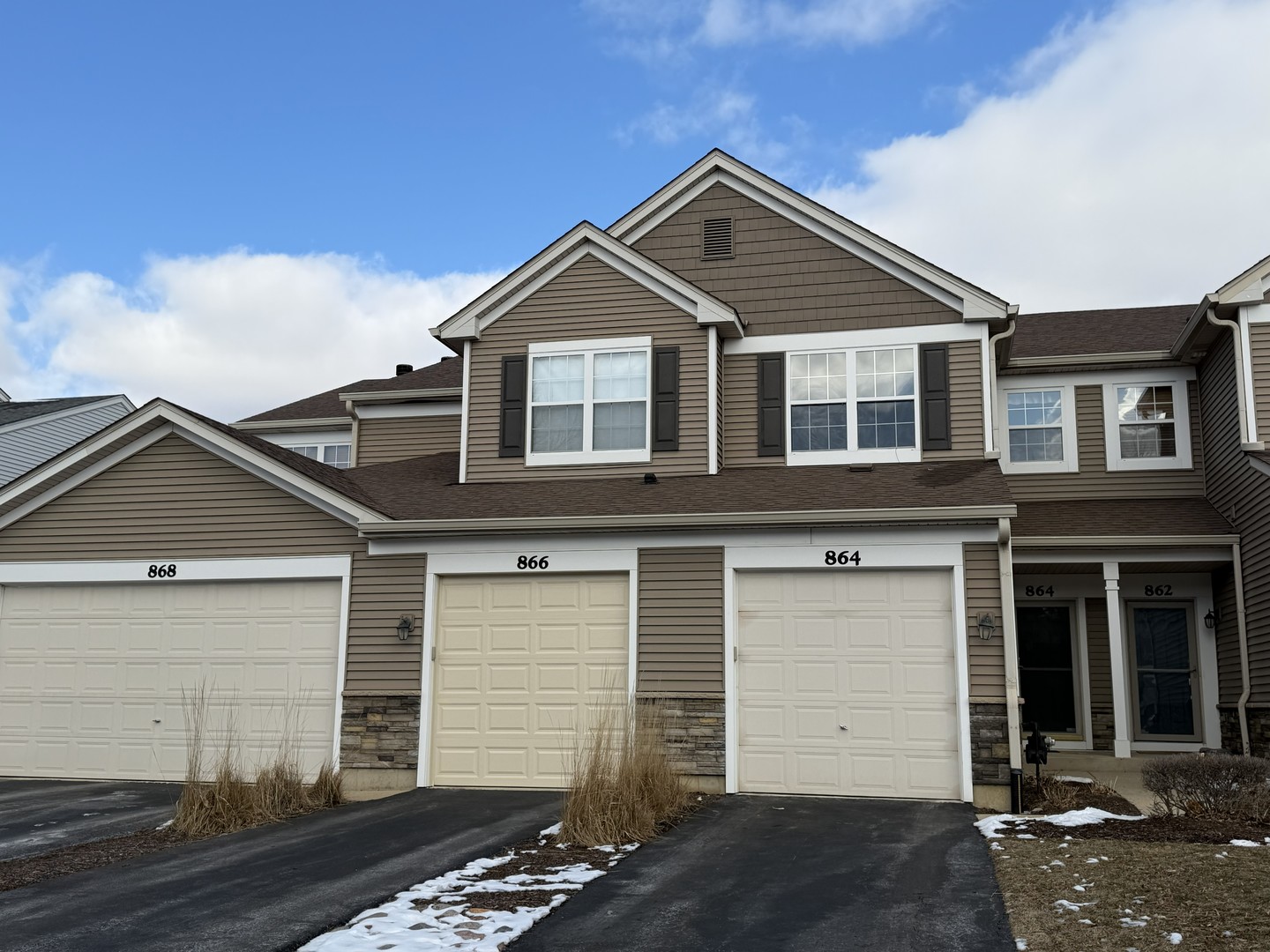 864 GENESEE Drive, Naperville, IL 60563