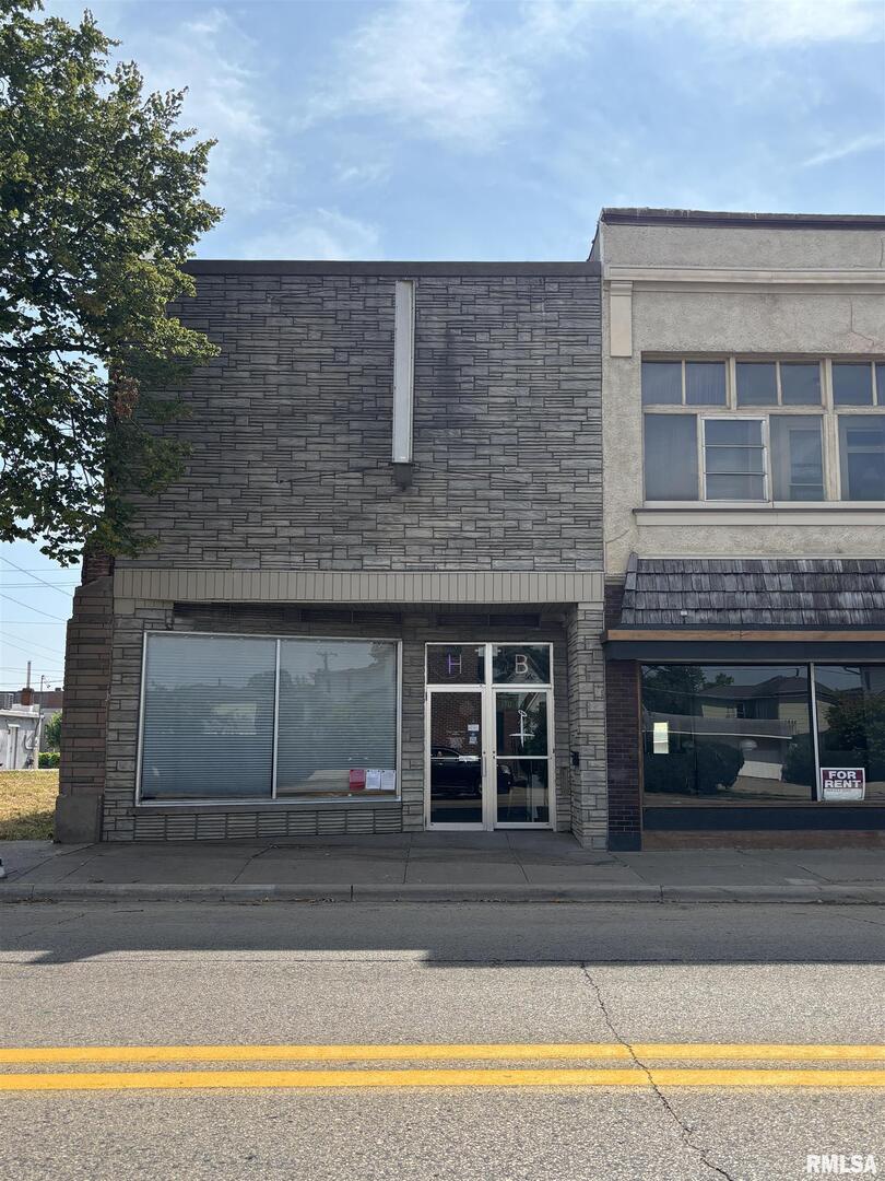 2323 2ND Street, Clinton, IA 52732