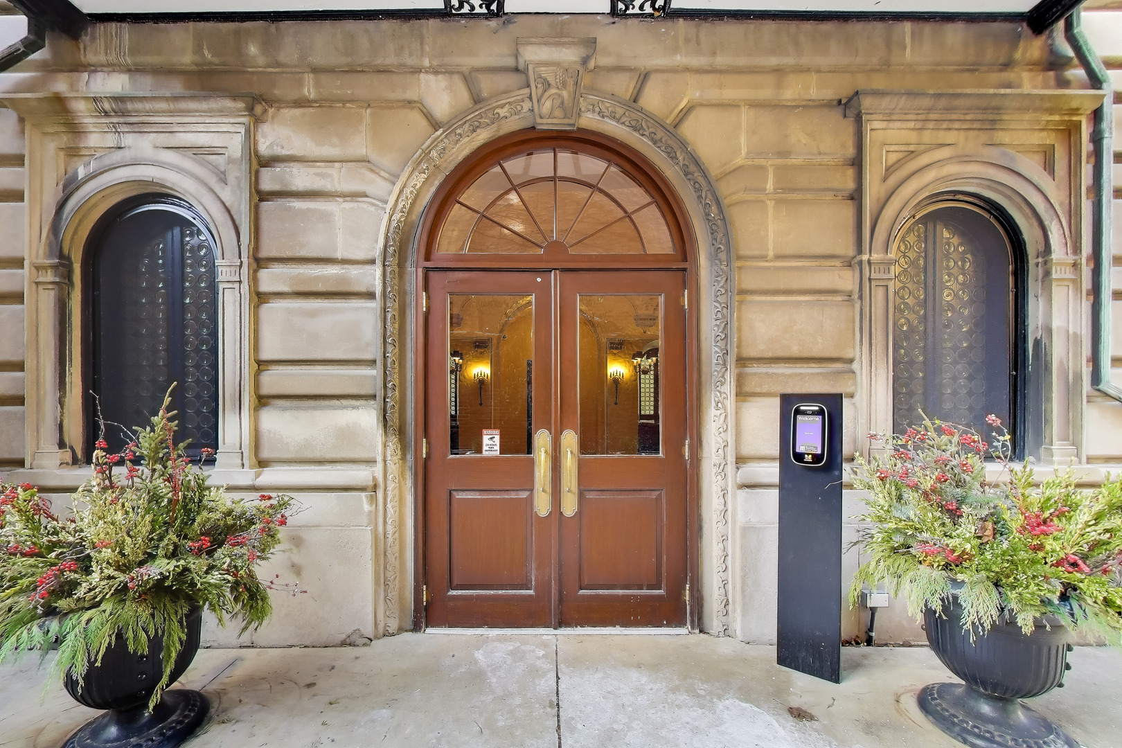 431 Oakdale Avenue, Chicago, IL 60657