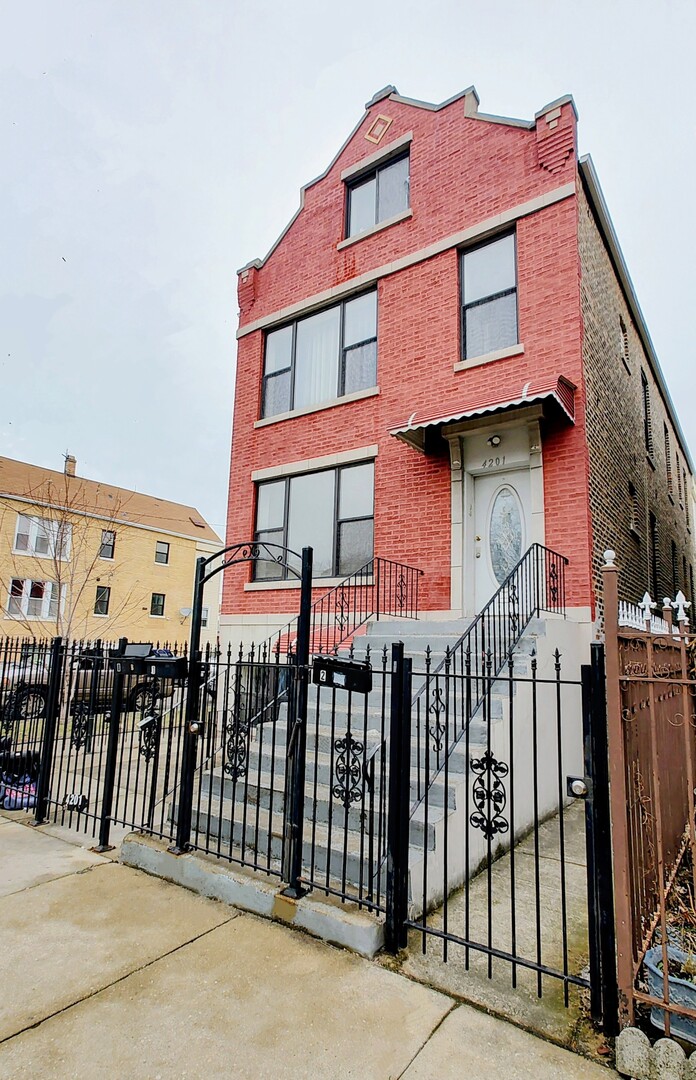 4201 Albany Avenue, Chicago, IL 60632