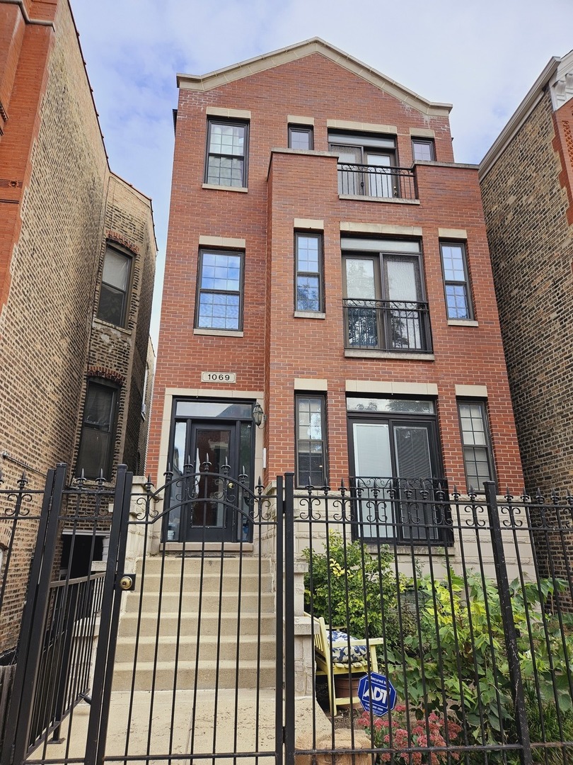 1069 Marshfield Avenue, Chicago, IL 60622