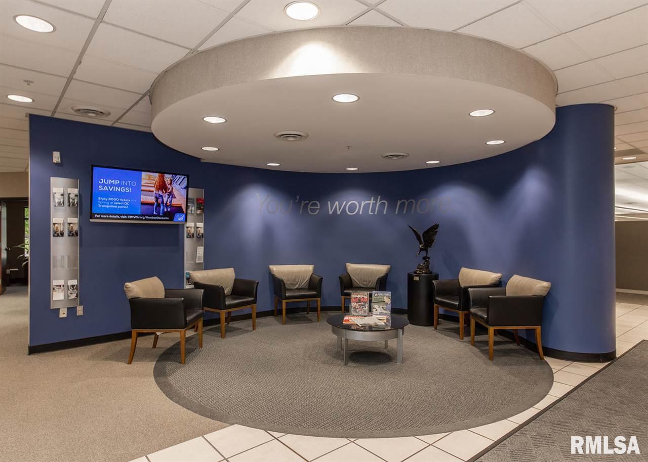 2121 47TH Street, Moline, IL 61265