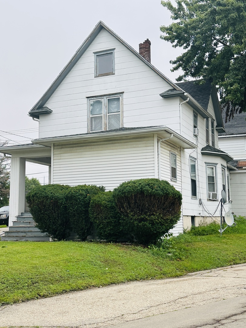 309 Pleasant Street, Freeport, IL 61032