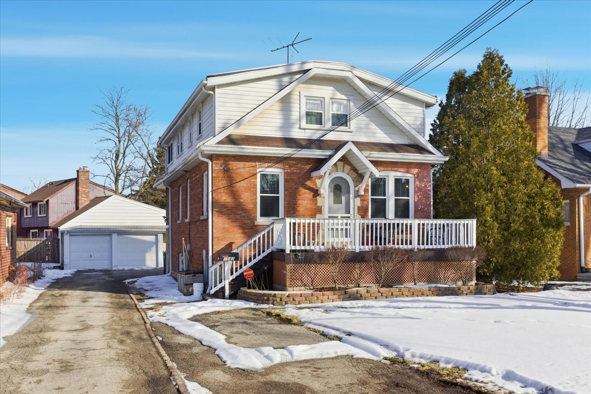 1643 Harding Road, Northfield, IL 60093