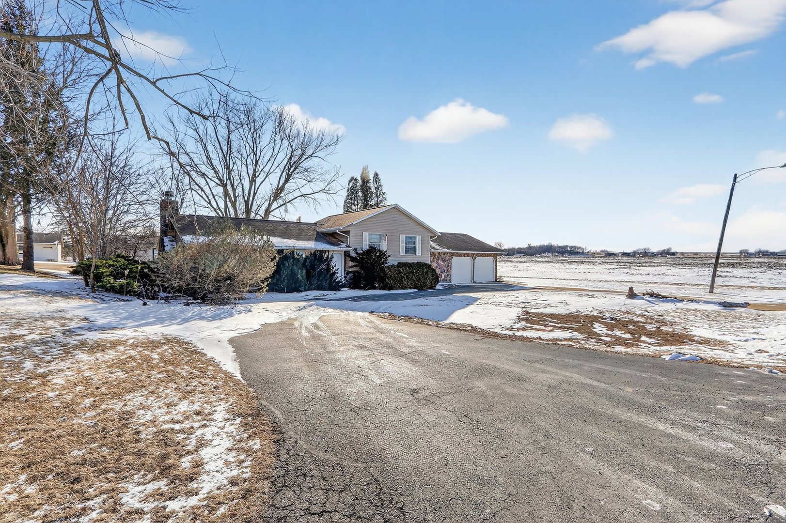 325 Bradmar Drive, Pearl City, IL 61062