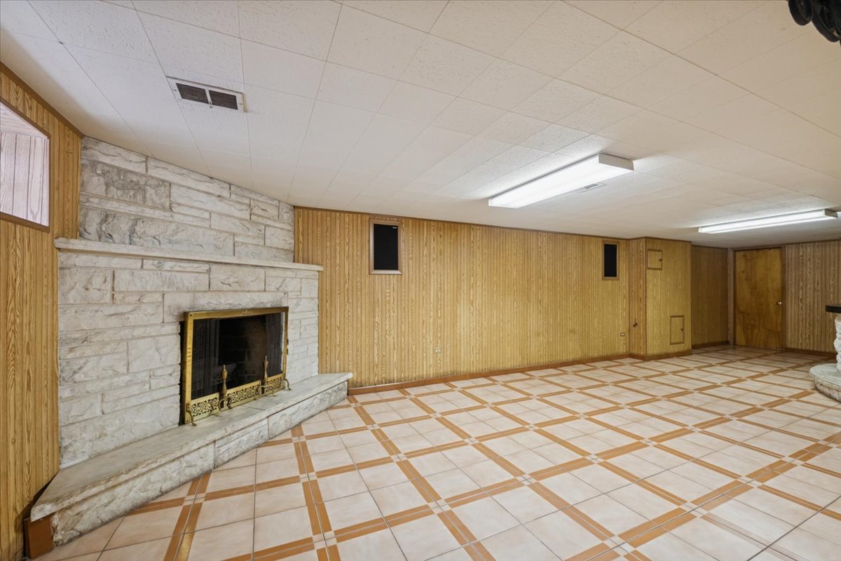 4647 Newland Avenue, Harwood Heights, IL 60706