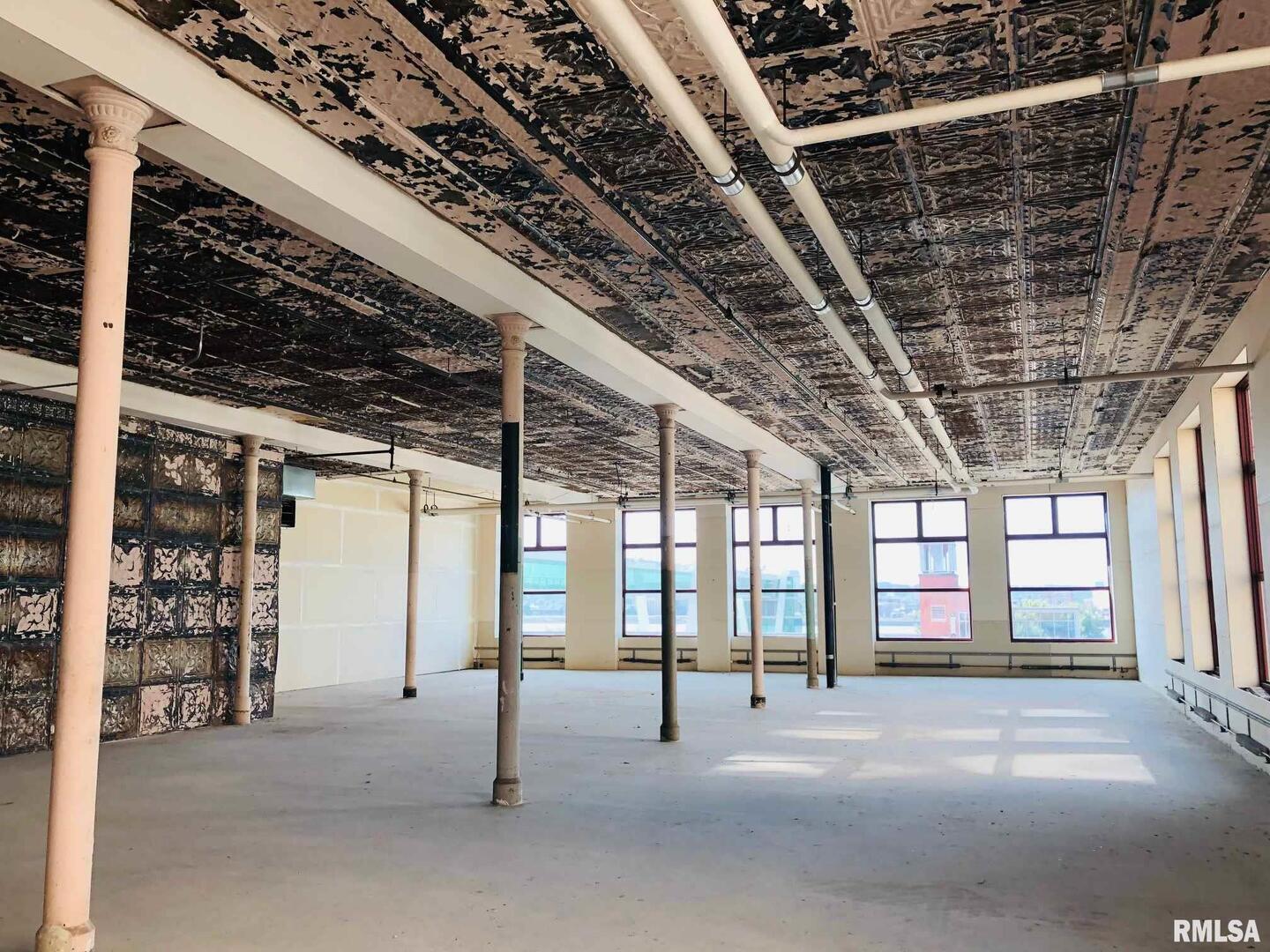 131 2ND Street, Davenport, IA 52801