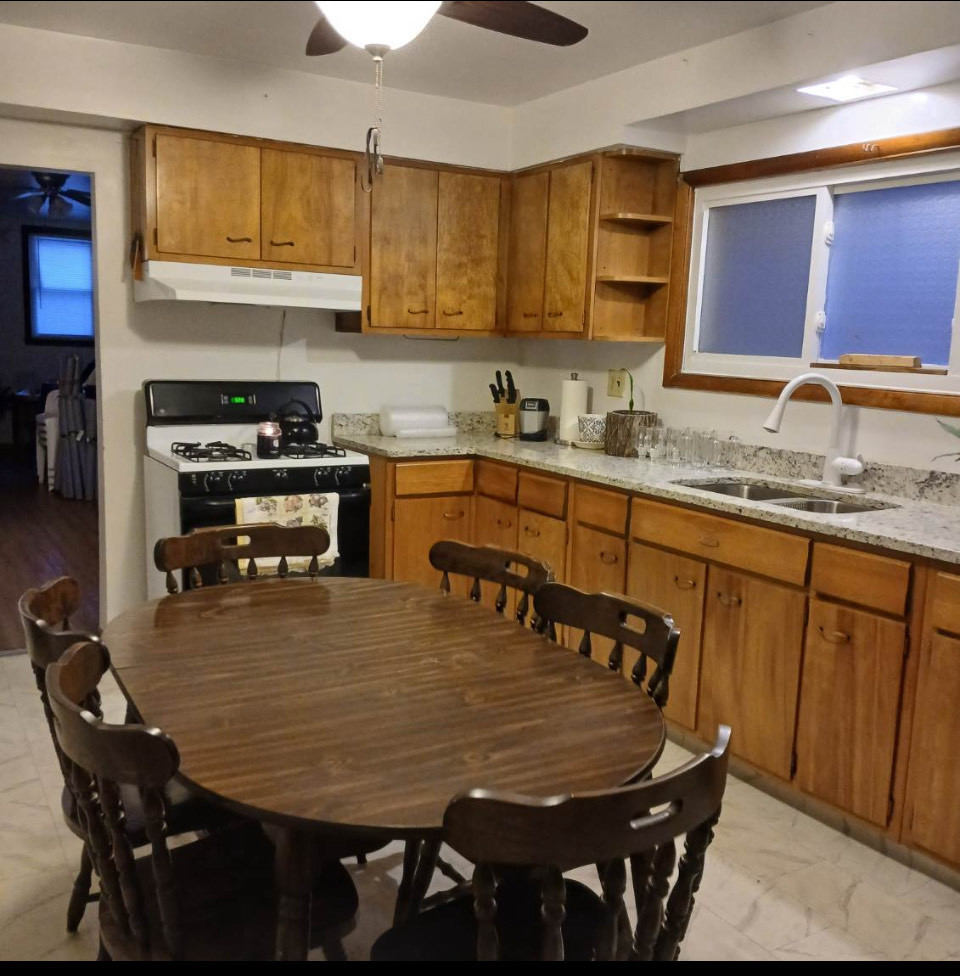 13515 Baltimore Avenue, Chicago, IL 60633