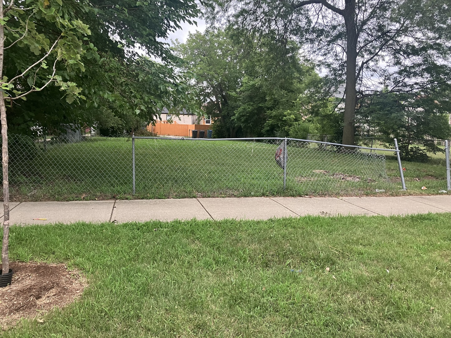 7925 Coles Avenue, Chicago, IL 60617