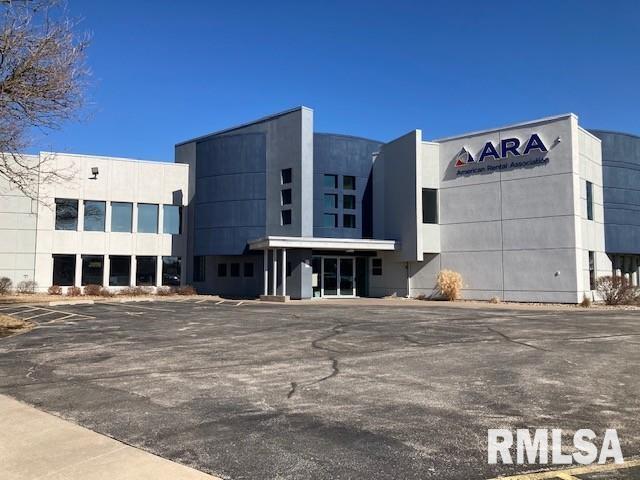 1900 19TH Street, Moline, IL 61265