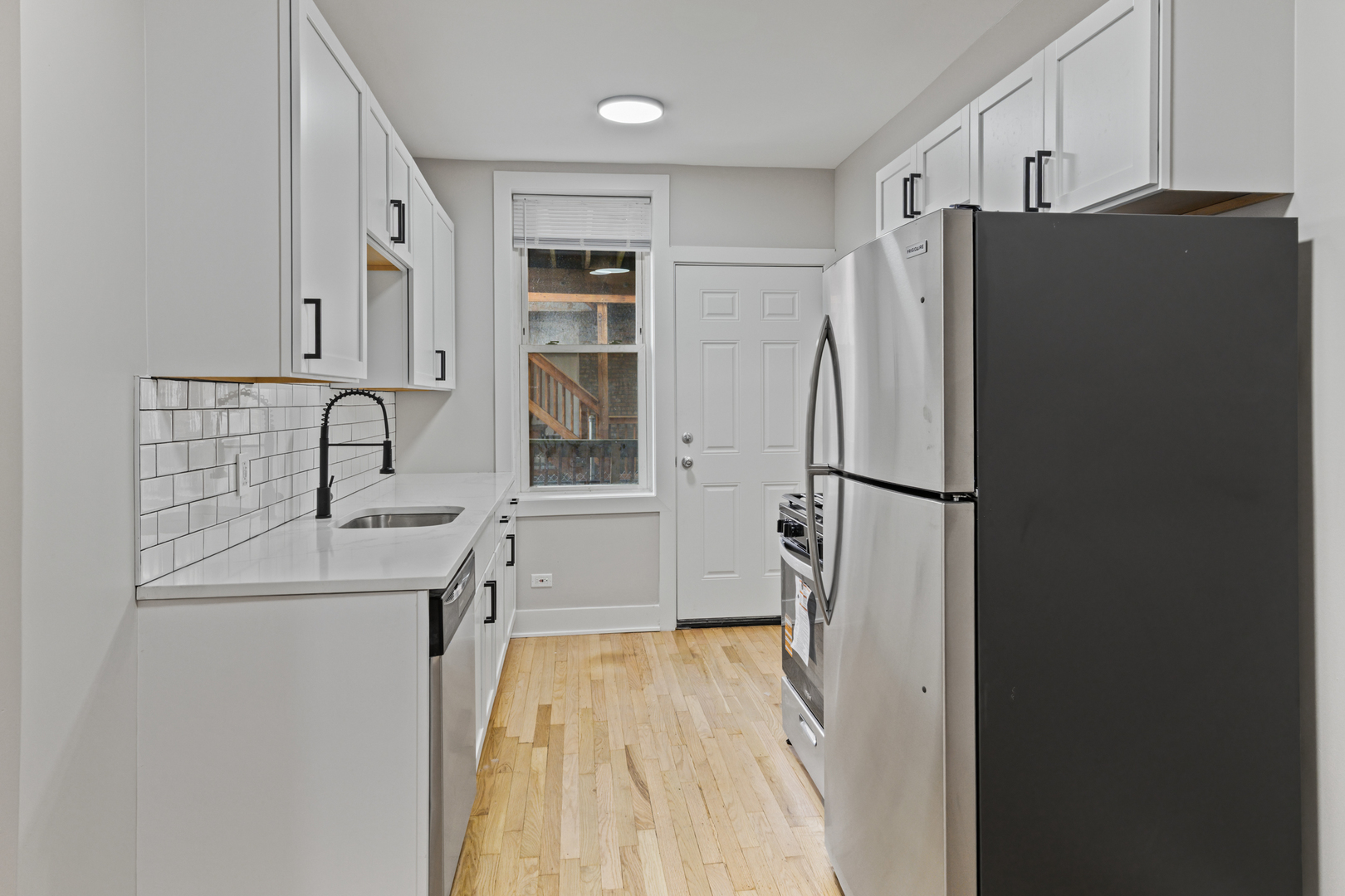 7379 Damen Avenue, Chicago, IL 60645