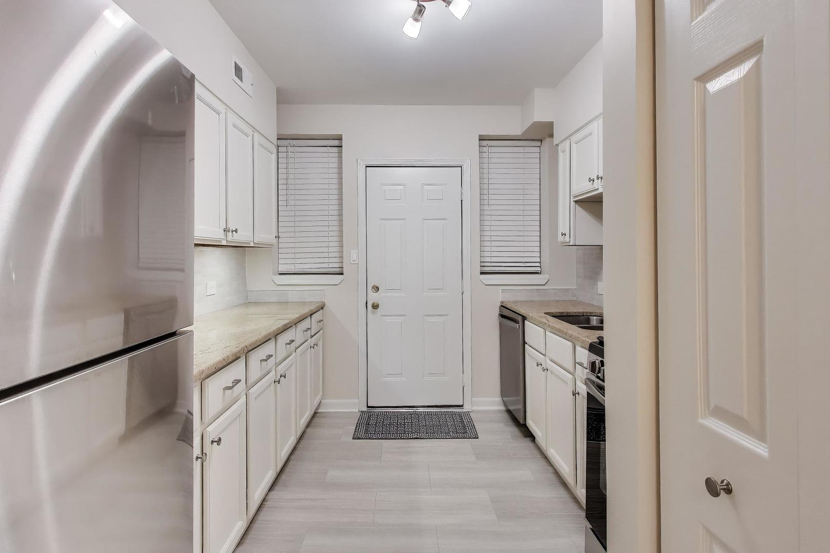 1 OAK Avenue, La Grange Park, IL 60526