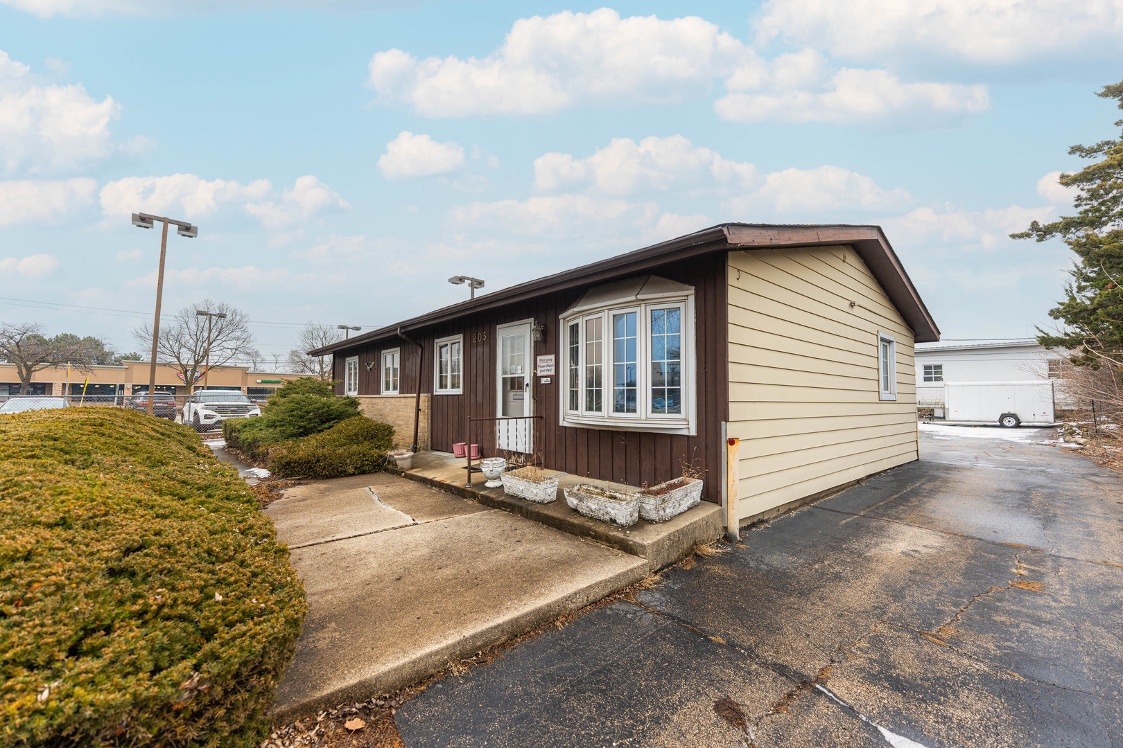 205 Pinecroft Drive, Roselle, IL 60172