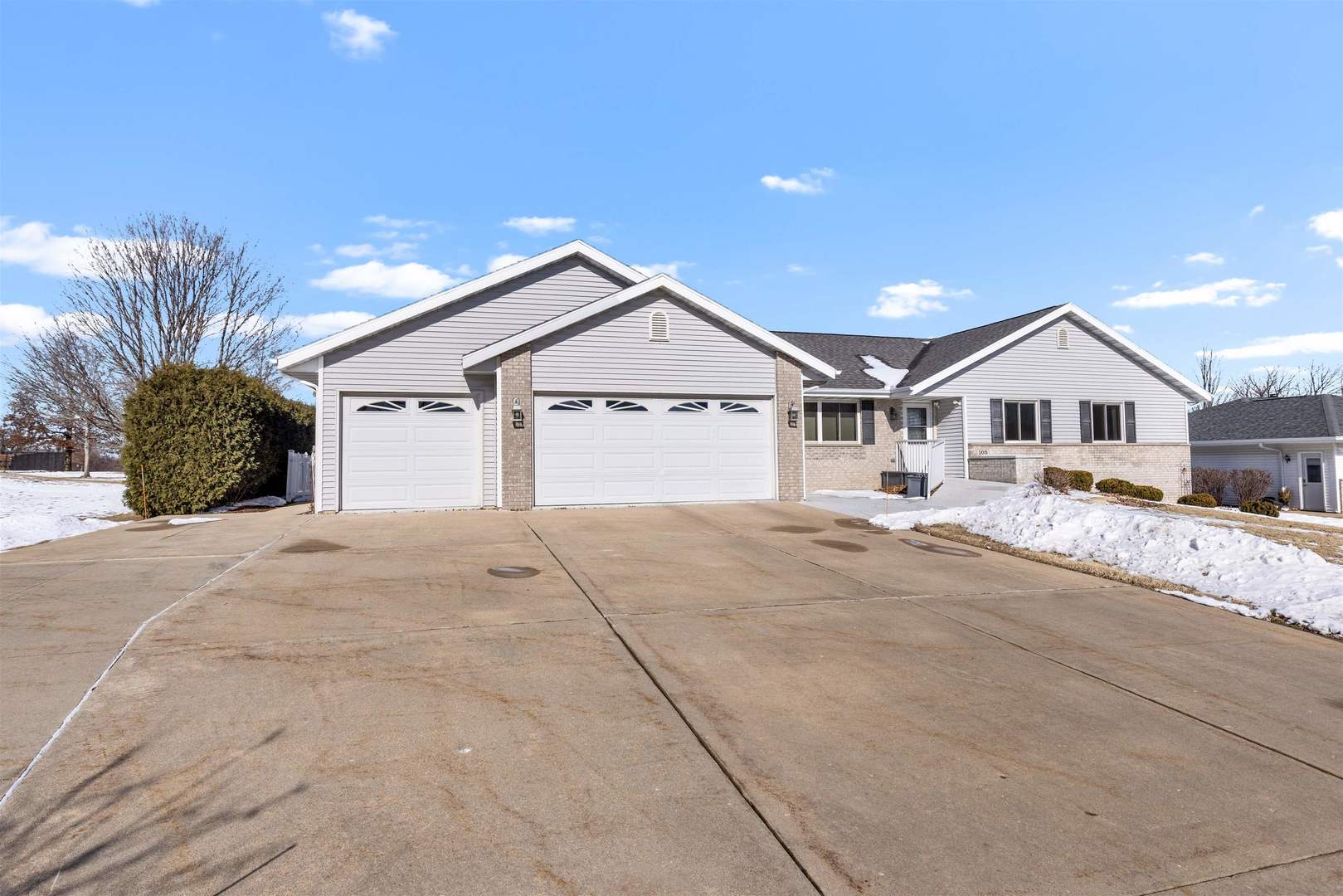 105 ROLLIN, Lena, IL 61048