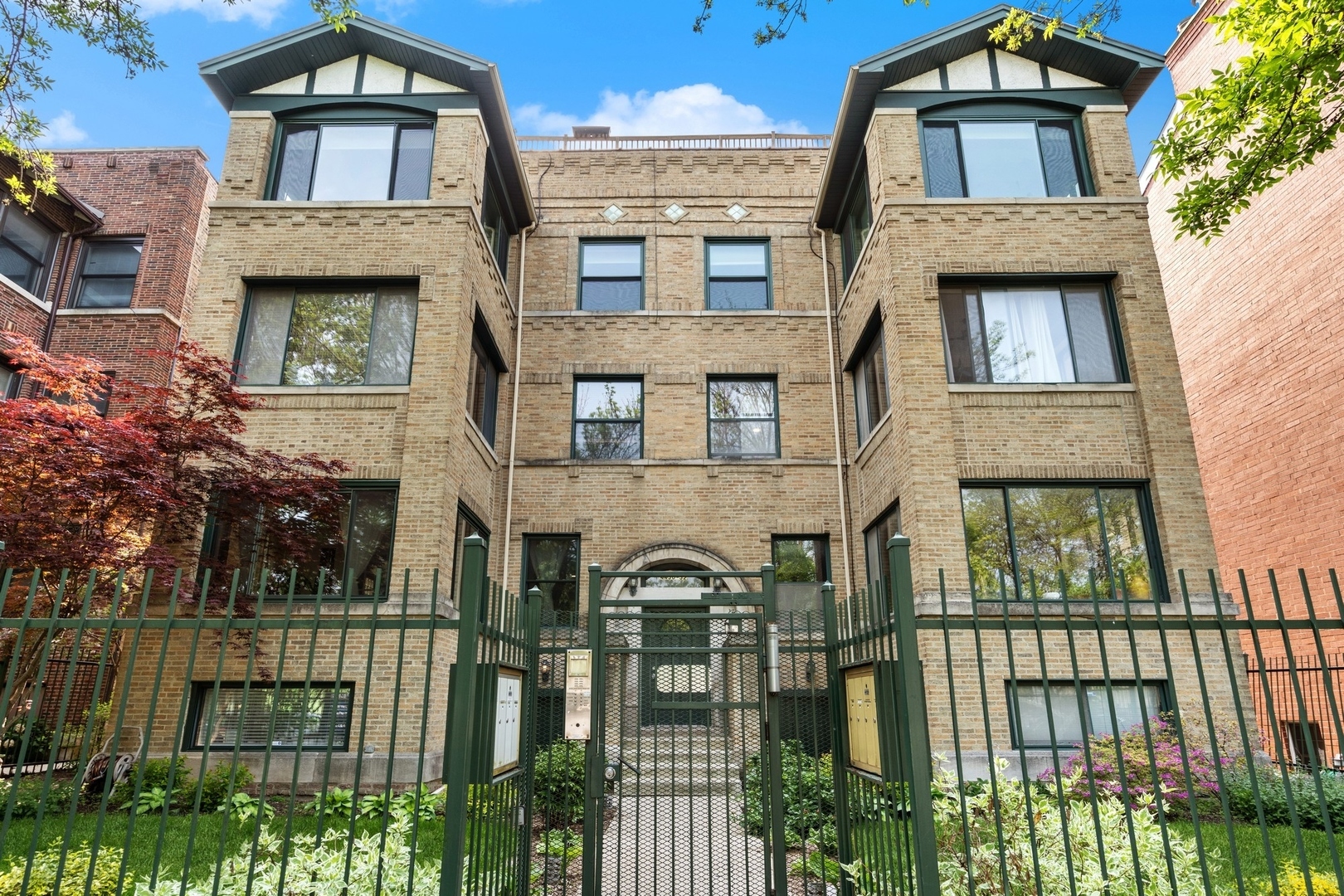 4430 Magnolia Avenue, Chicago, IL 60640