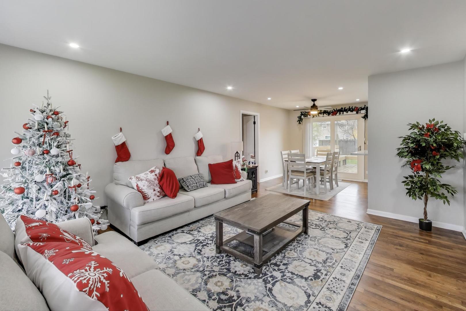 540 Newark Lane, Hoffman Estates, IL 60169