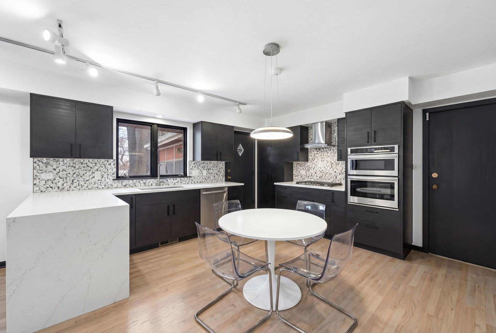 1927 Warrenville Road, Lisle, IL 60532