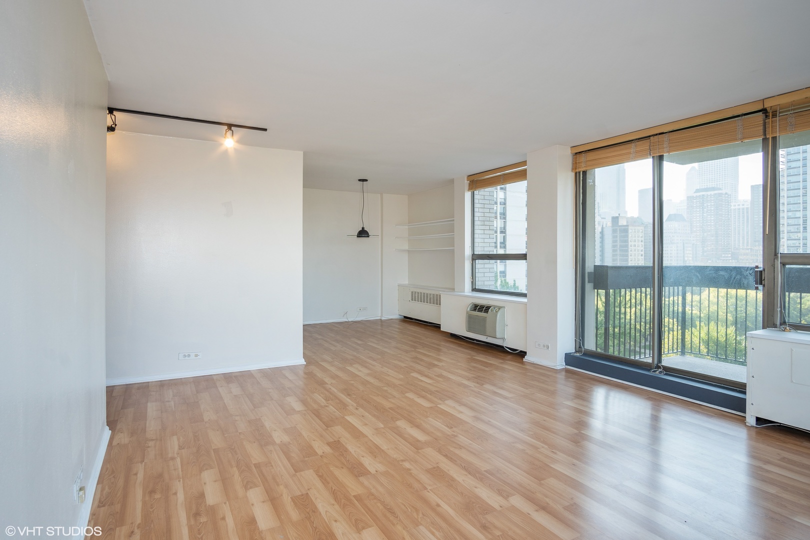 1360 Sandburg Terrace, Chicago, IL 60610