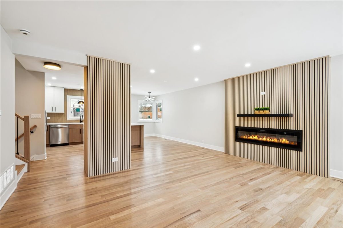 730 Wilshire Lane, Arlington Heights, IL 60004