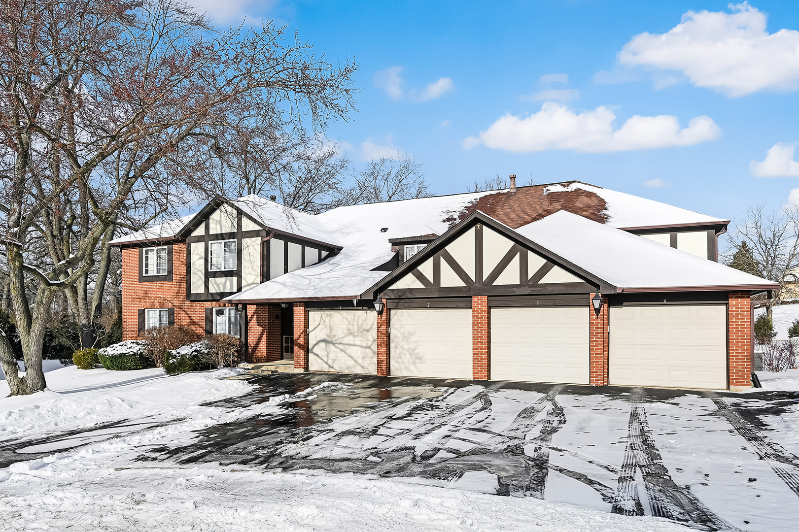 35 Shawnee Trail, Indian Head Park, IL 60525