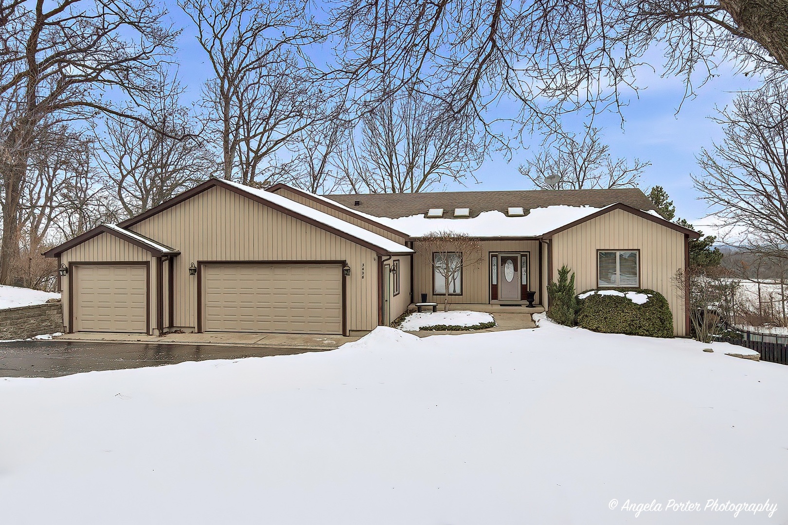 3428 KINGS LAIR Drive, Spring Grove, IL 60081