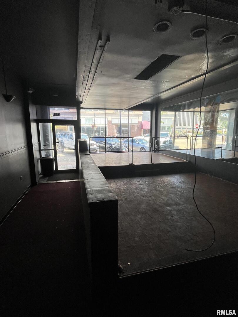 1704 2ND Avenue, Rock Island, IL 61201