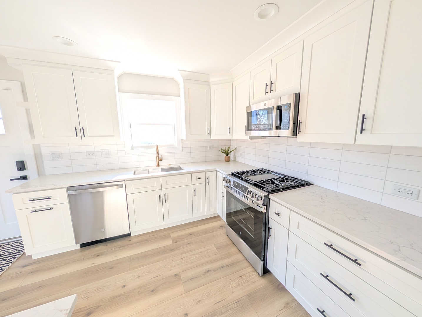 564 Adele Street, Elmhurst, IL 60126