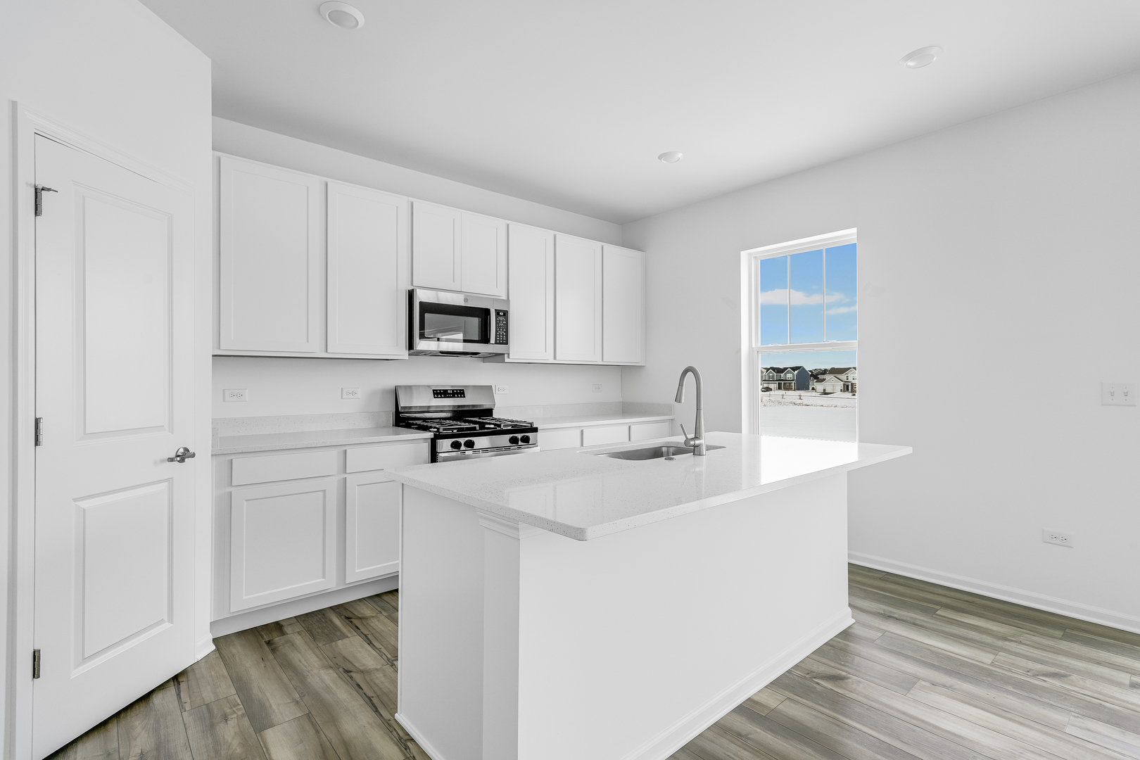 423 Hathaway Lane, Oswego, IL 60543