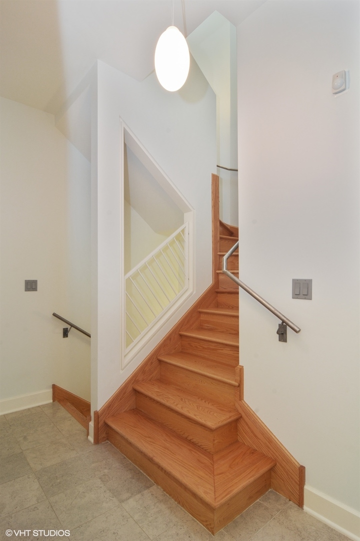 2734 LINCOLN Avenue, Chicago, IL 60614