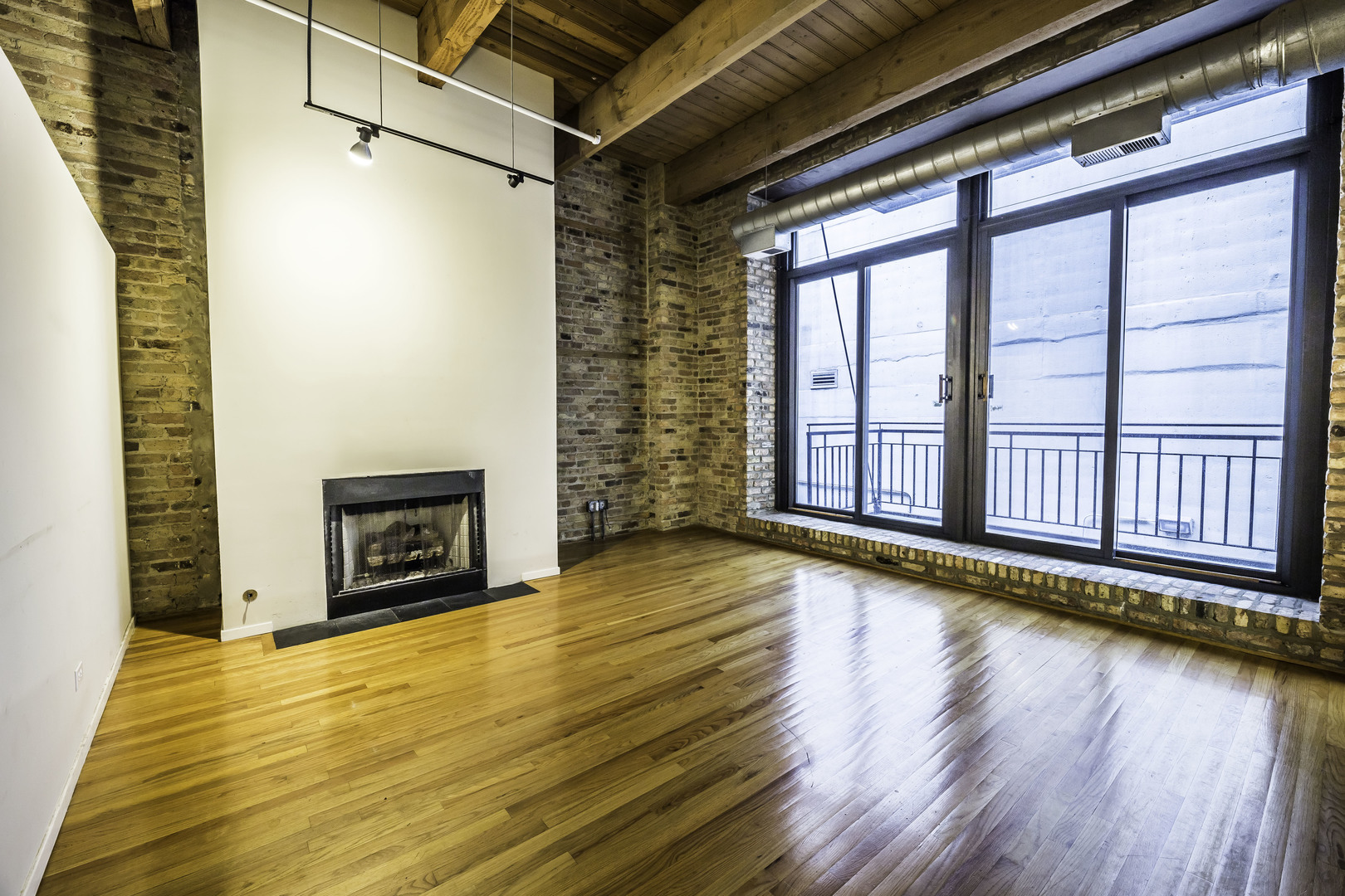 375 Erie Street, Chicago, IL 60654